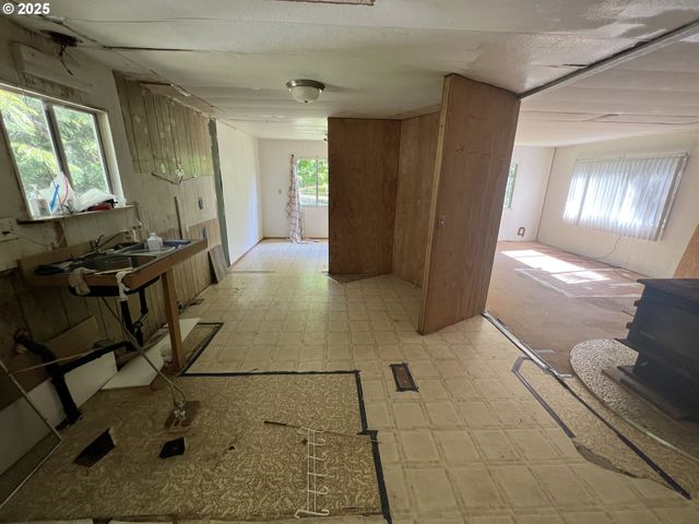 95007 NORTH WAY Ln, North Bend, OR 97459