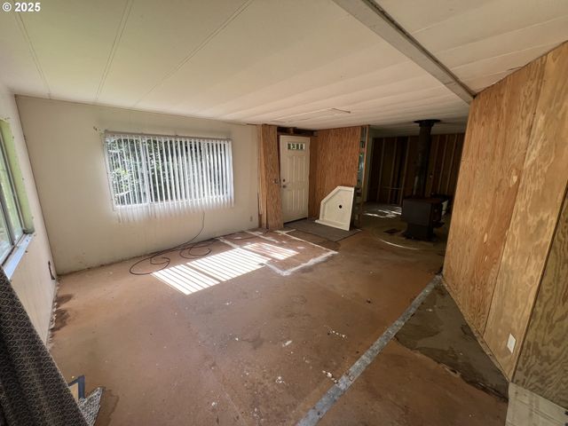 95007 NORTH WAY Ln, North Bend, OR 97459