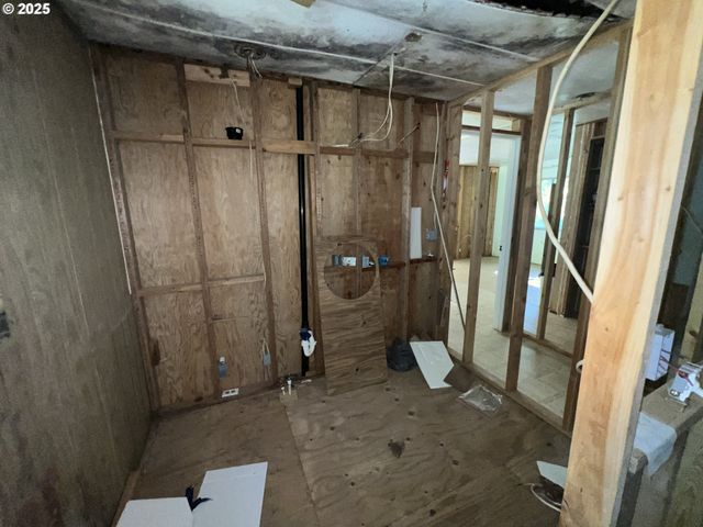 95007 NORTH WAY Ln, North Bend, OR 97459