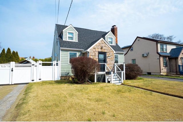 2381 Yorktown Street, Oceanside, NY 11572