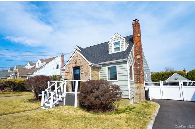 2381 Yorktown Street, Oceanside, NY 11572