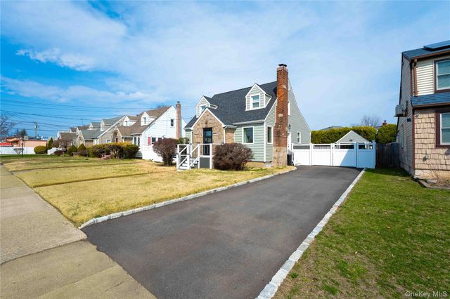 2381 Yorktown Street, Oceanside, NY 11572