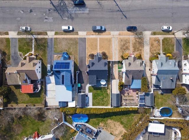 2381 Yorktown Street, Oceanside, NY 11572