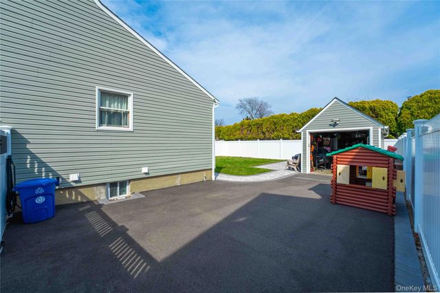 2381 Yorktown Street, Oceanside, NY 11572