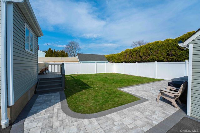 2381 Yorktown Street, Oceanside, NY 11572