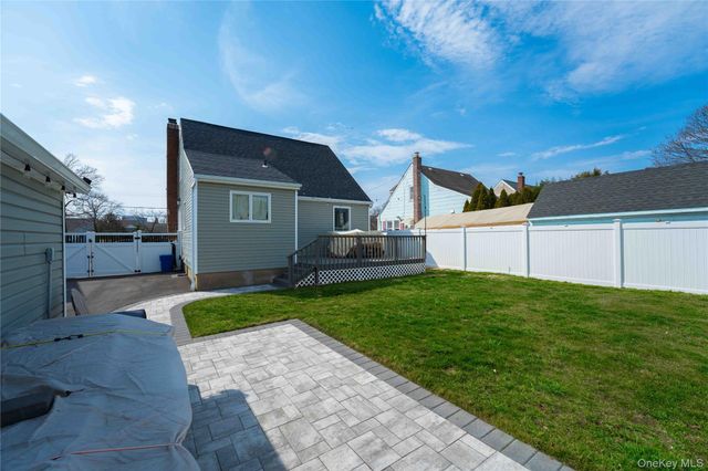 2381 Yorktown Street, Oceanside, NY 11572