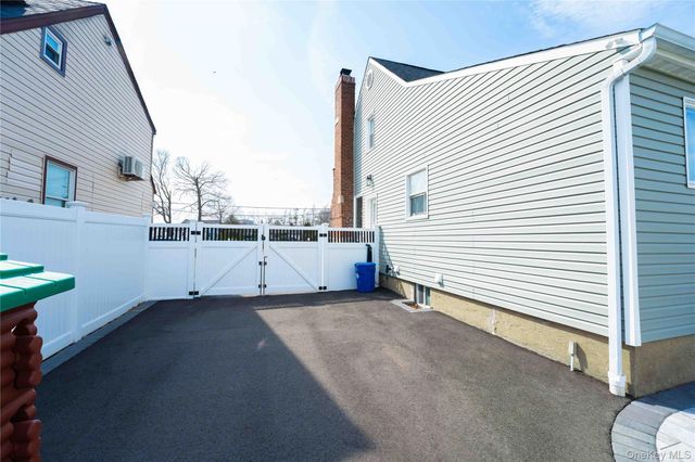 2381 Yorktown Street, Oceanside, NY 11572