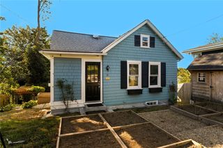 21 Summit Avenue, Tiverton, RI 02878