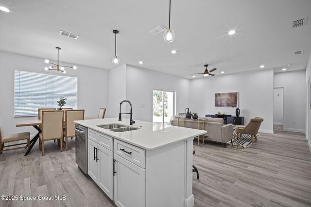 2668 Dennis Avenue SE, Palm Bay, FL 32909