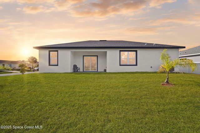 2668 Dennis Avenue SE, Palm Bay, FL 32909