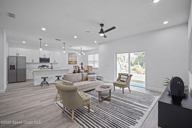 2668 Dennis Avenue SE, Palm Bay, FL 32909