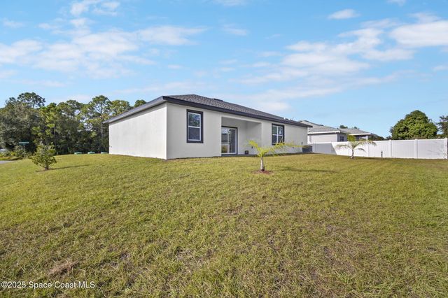 2668 Dennis Avenue SE, Palm Bay, FL 32909
