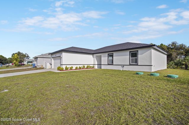 2668 Dennis Avenue SE, Palm Bay, FL 32909