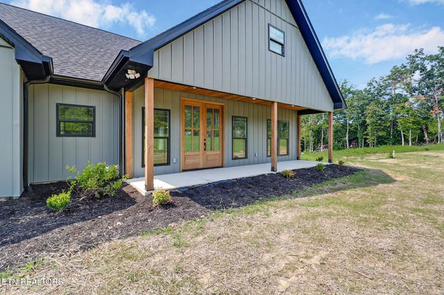 1458 Taylor Place Rd, Jamestown, TN 38556