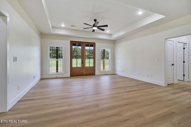 1458 Taylor Place Rd, Jamestown, TN 38556