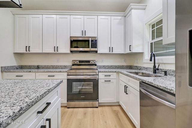 1458 Taylor Place Rd, Jamestown, TN 38556
