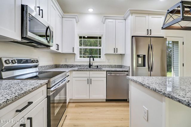 1458 Taylor Place Rd, Jamestown, TN 38556