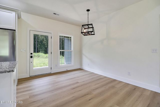1458 Taylor Place Rd, Jamestown, TN 38556