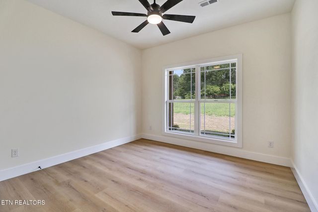 1458 Taylor Place Rd, Jamestown, TN 38556
