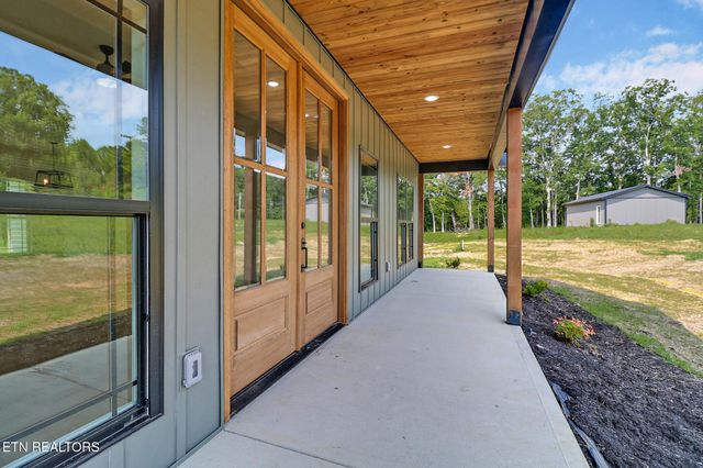 1458 Taylor Place Rd, Jamestown, TN 38556