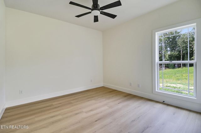 1458 Taylor Place Rd, Jamestown, TN 38556