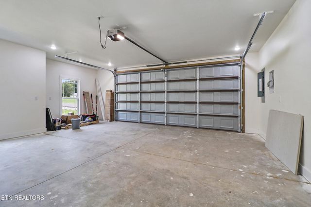 1458 Taylor Place Rd, Jamestown, TN 38556