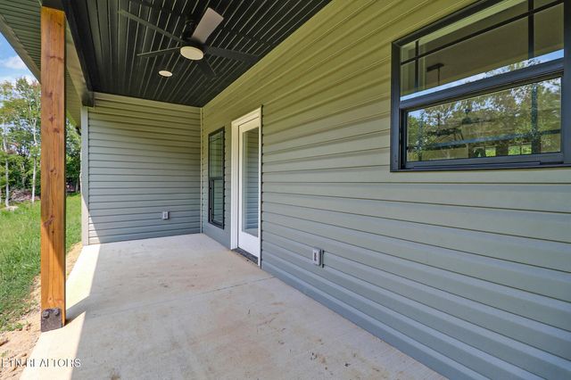 1458 Taylor Place Rd, Jamestown, TN 38556