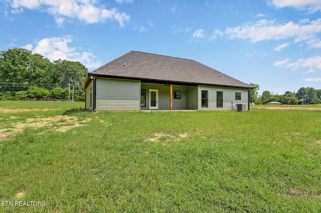 1458 Taylor Place Rd, Jamestown, TN 38556