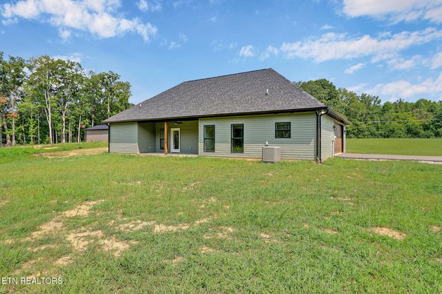 1458 Taylor Place Rd, Jamestown, TN 38556