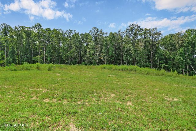 1458 Taylor Place Rd, Jamestown, TN 38556