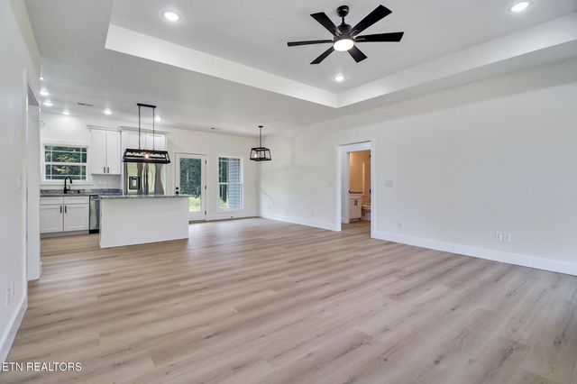 1458 Taylor Place Rd, Jamestown, TN 38556