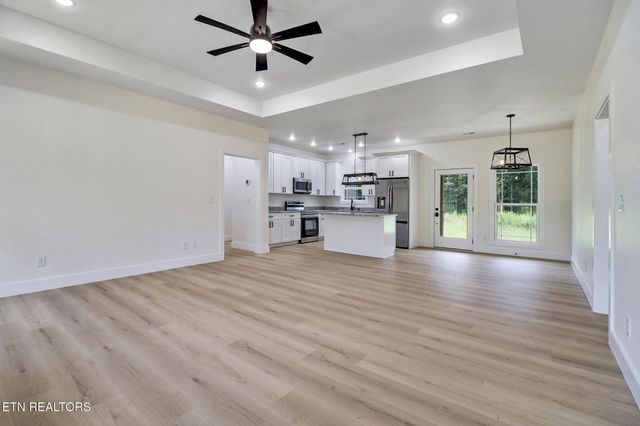 1458 Taylor Place Rd, Jamestown, TN 38556