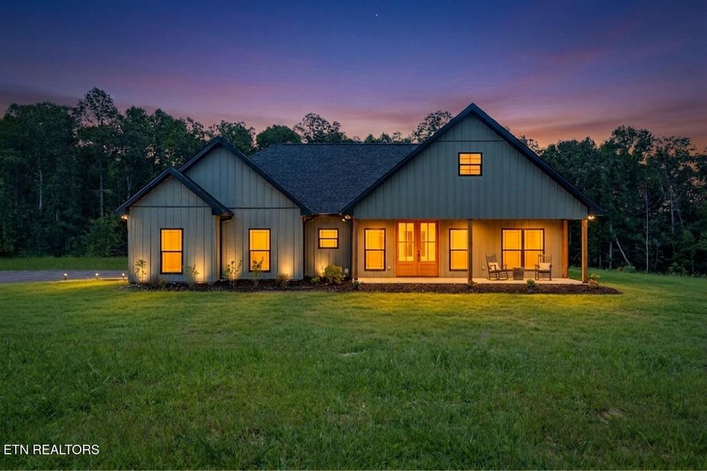 1458 Taylor Place Rd, Jamestown, TN 38556