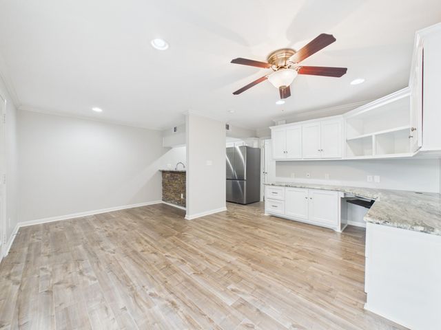 5333 Richmond Avenue 11, Houston, TX 77056