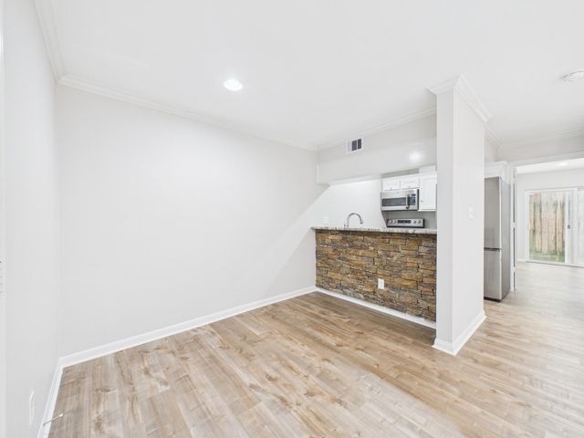 5333 Richmond Avenue 11, Houston, TX 77056