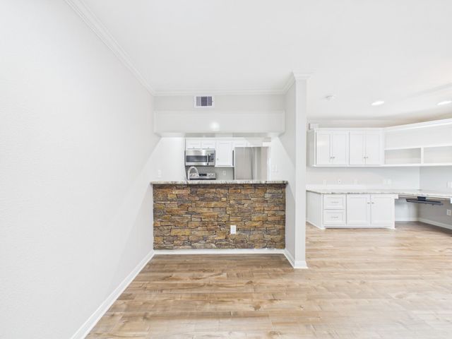 5333 Richmond Avenue 11, Houston, TX 77056