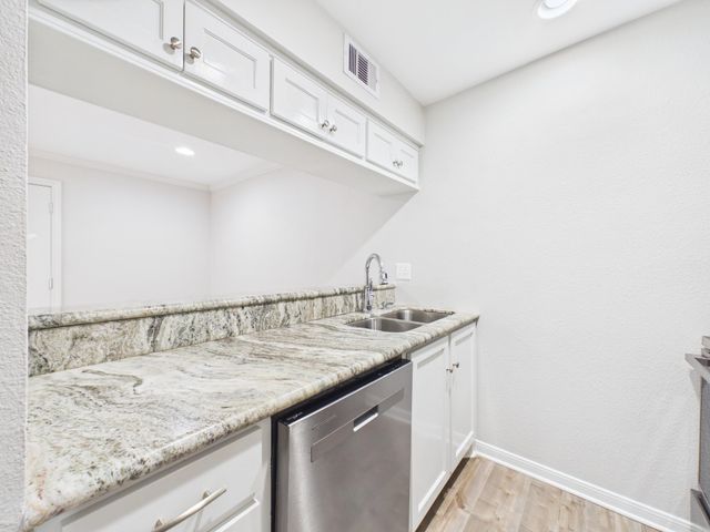 5333 Richmond Avenue 11, Houston, TX 77056