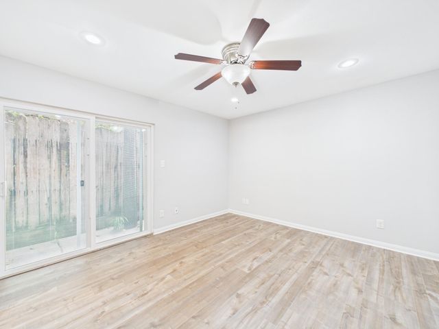 5333 Richmond Avenue 11, Houston, TX 77056