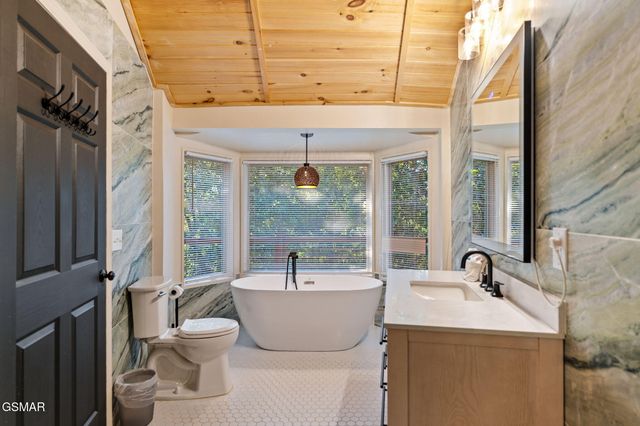 525 Sourdough Hollow Road, Kodak, TN 37764