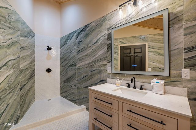 525 Sourdough Hollow Road, Kodak, TN 37764