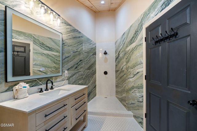 525 Sourdough Hollow Road, Kodak, TN 37764