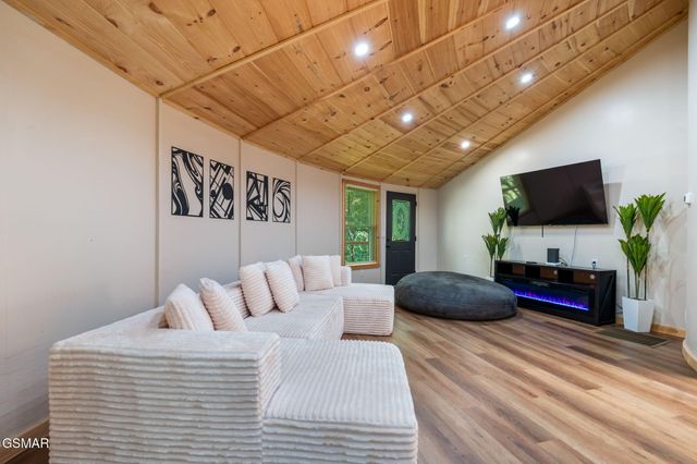 525 Sourdough Hollow Road, Kodak, TN 37764