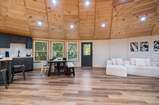 525 Sourdough Hollow Road, Kodak, TN 37764