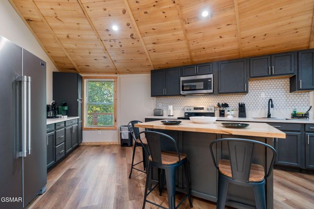 525 Sourdough Hollow Road, Kodak, TN 37764