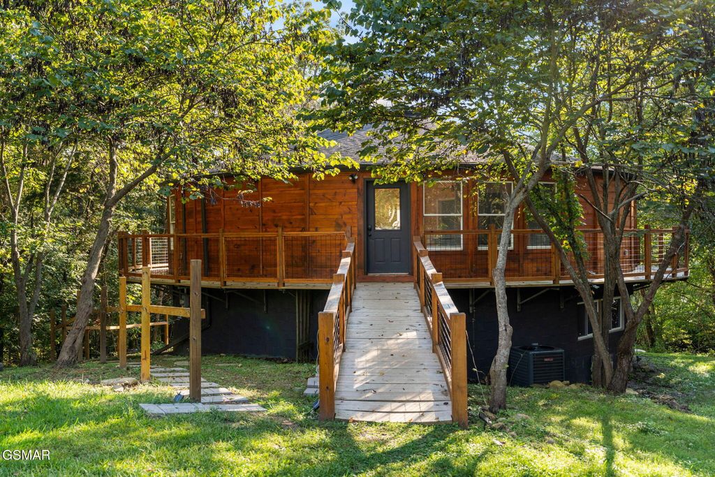 525 Sourdough Hollow Road, Kodak, TN 37764