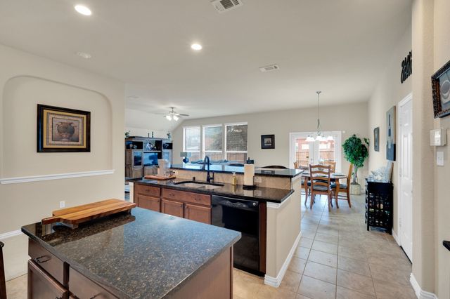 900 Ginger Trail, Desoto, TX 75115