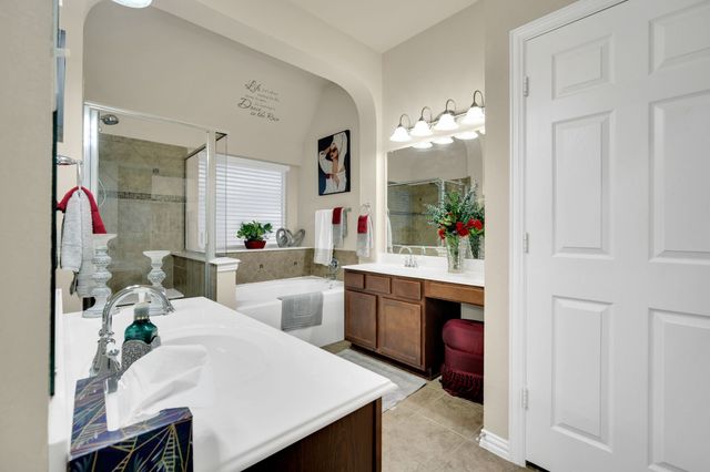 900 Ginger Trail, Desoto, TX 75115