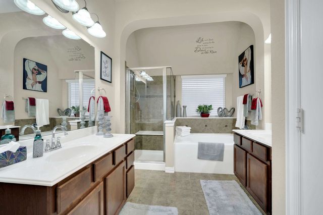 900 Ginger Trail, Desoto, TX 75115