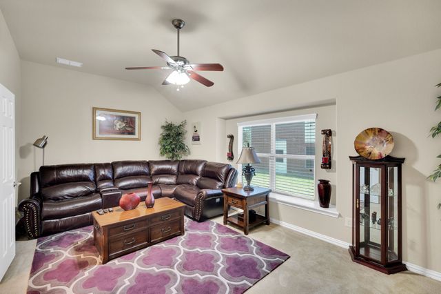 900 Ginger Trail, Desoto, TX 75115