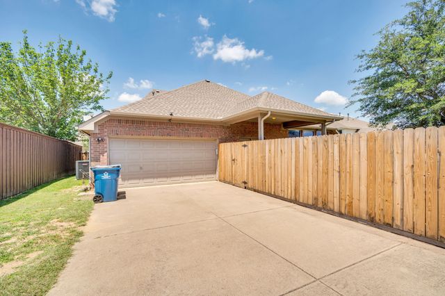 900 Ginger Trail, Desoto, TX 75115